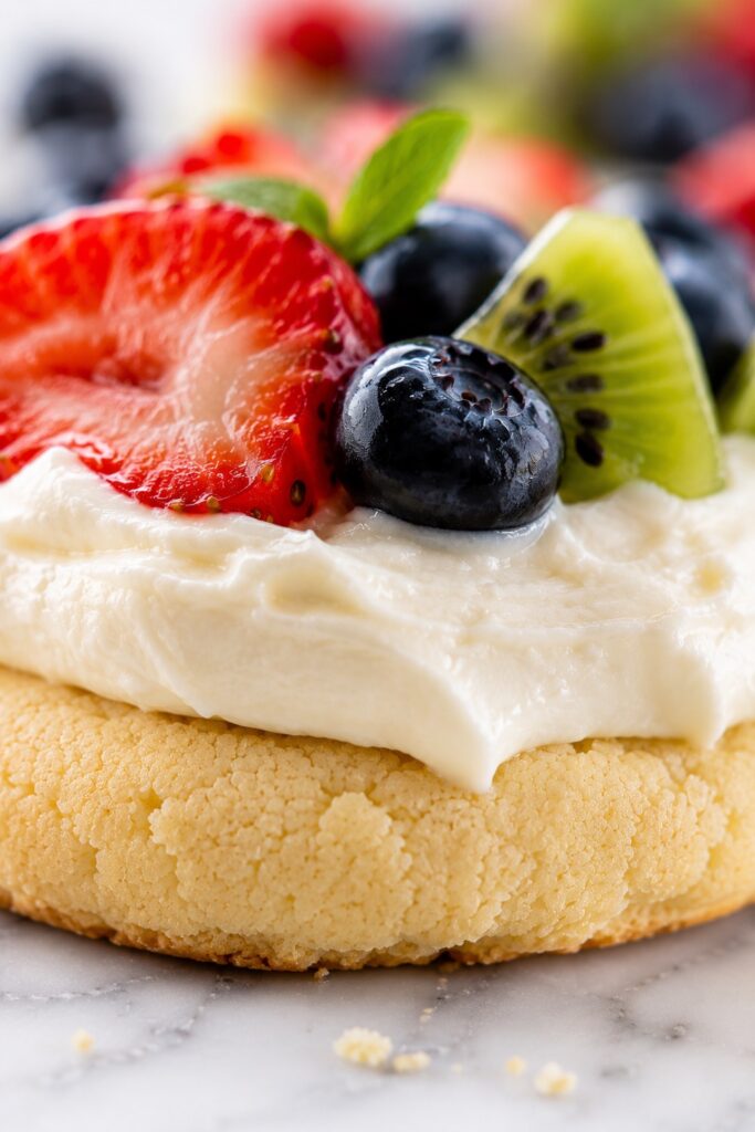 Fruit pizza bites Close-up
