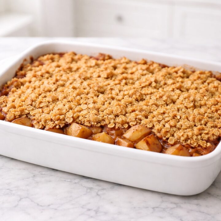 easy homemade apple crisp with cinnamon apples and oat crumble topping