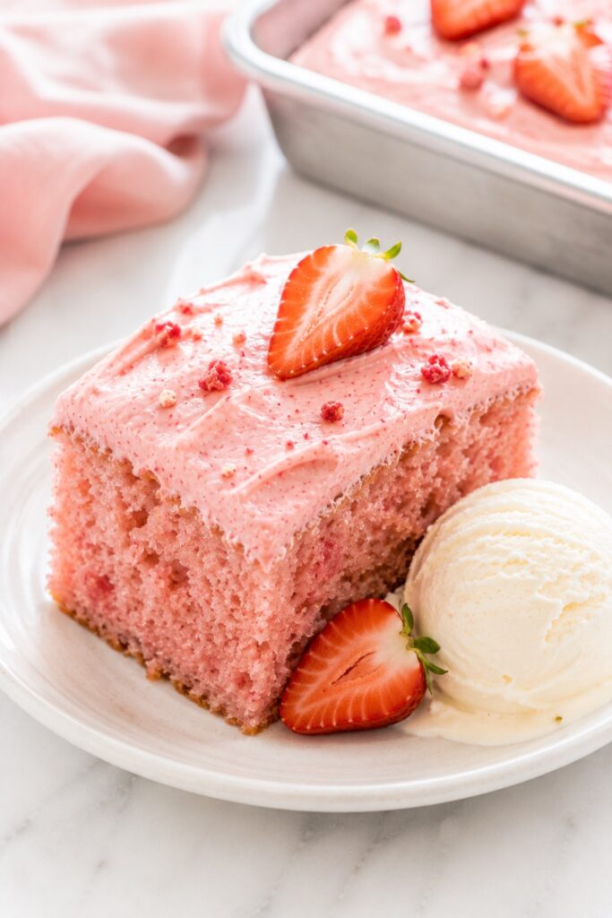 Strawberry Sheet Cake Serving with ice cream